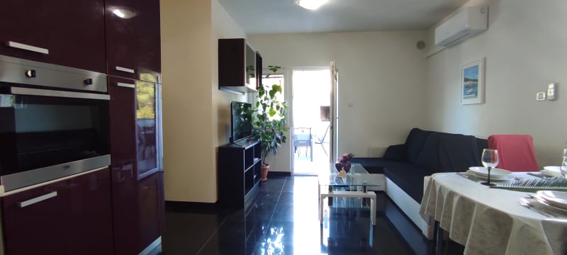 Apartamenty Doris - 50m od morza i widok na morze - wyspa Brač