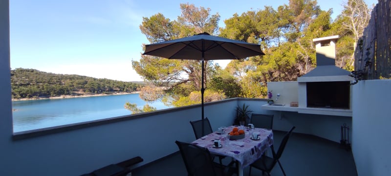 Apartamenty Doris - 50m od morza i widok na morze - wyspa Brač