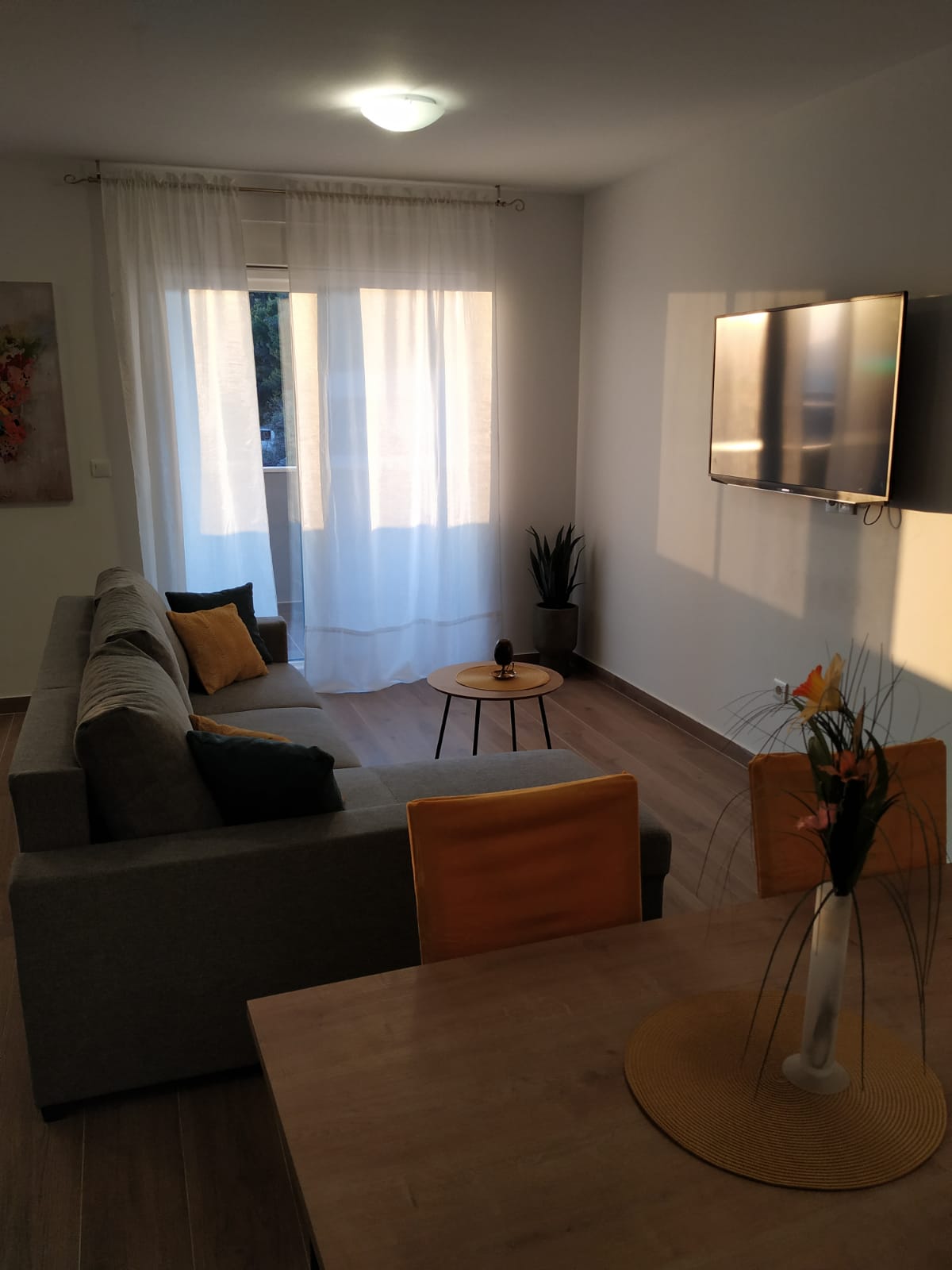 delux apartament - baška voda apartamenty z basenem i widokiem na morze