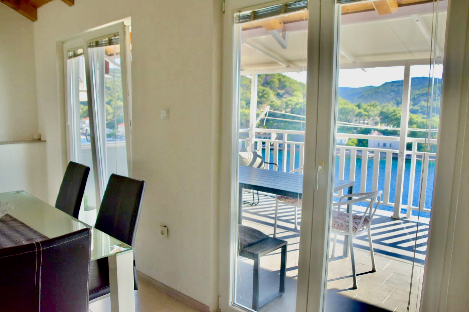 Apartamenty Doris - 50m od morza i widok na morze - wyspa Brač