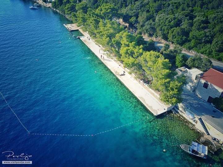 Povlja-wyspa-brac_take-me-to-croatia_betonowa-plaza