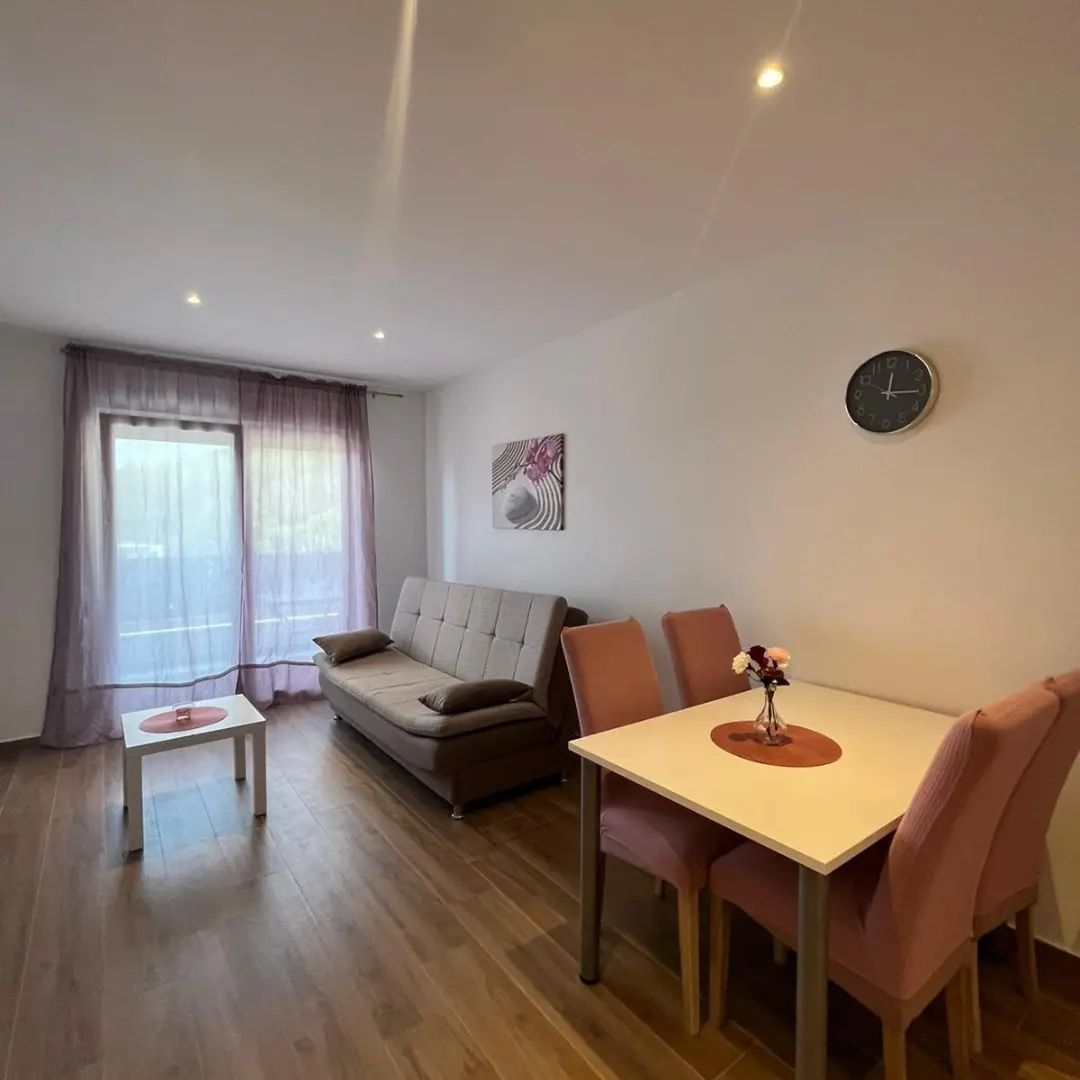 apartamenty-z-basenem_baska-voda_salon-i-jadalnia