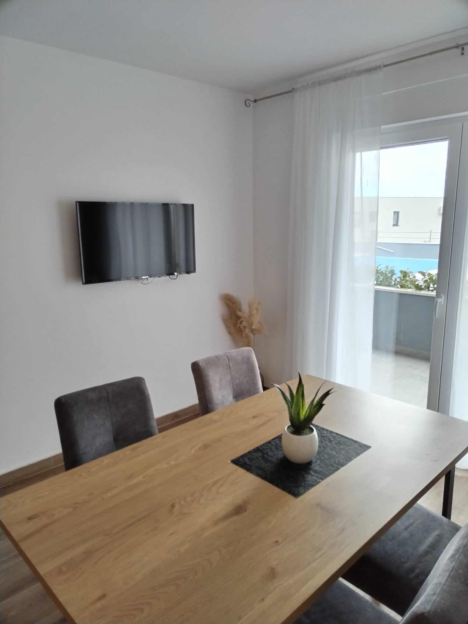 baska-voda_apartament-6-osobowy_jadalnia-4