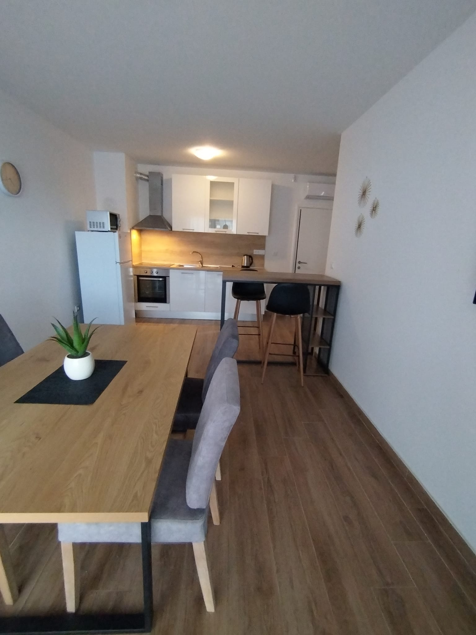 baska-voda_apartament-6-osobowy_kuchnia-jadalnia