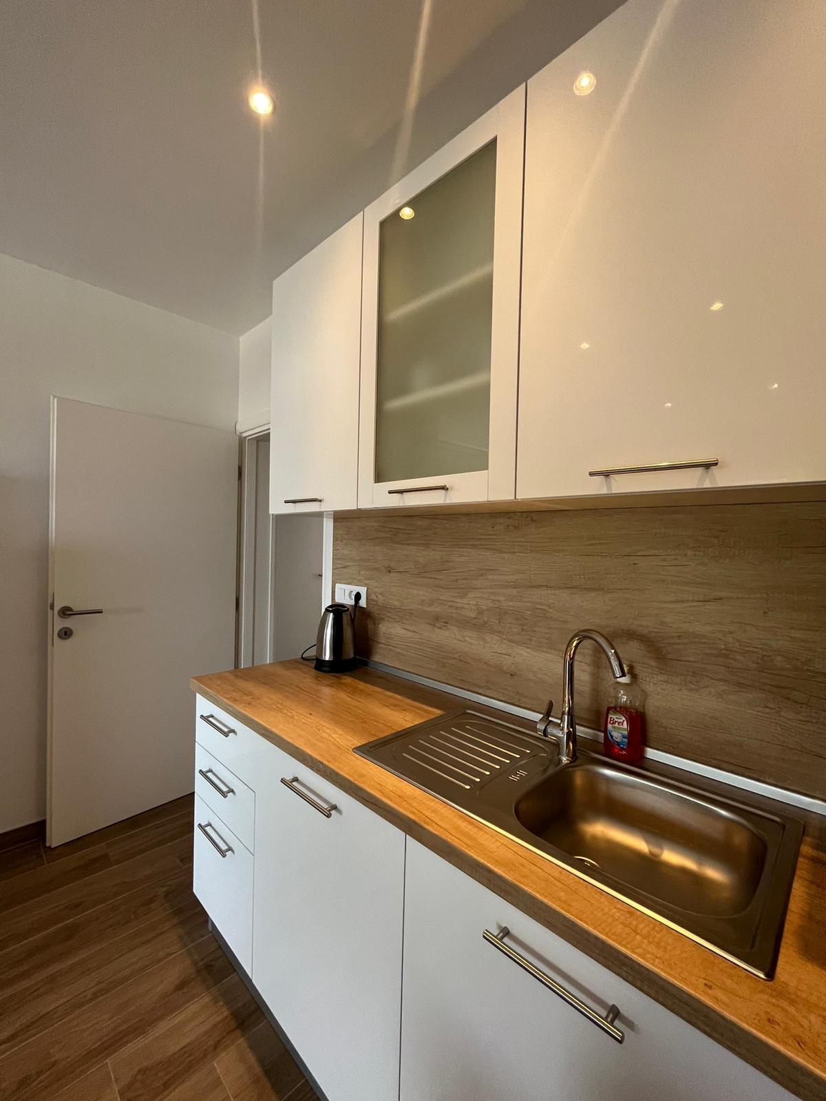 Baska Voda - Komfortowy apartament dla trzech osób z basenem (1)