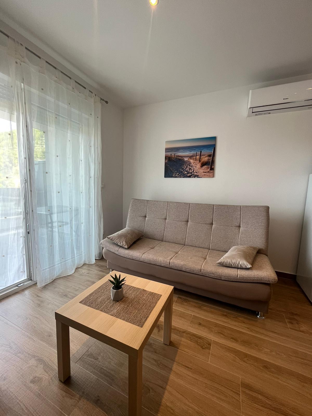 Baska Voda - Komfortowy apartament dla trzech osób z basenem (1)