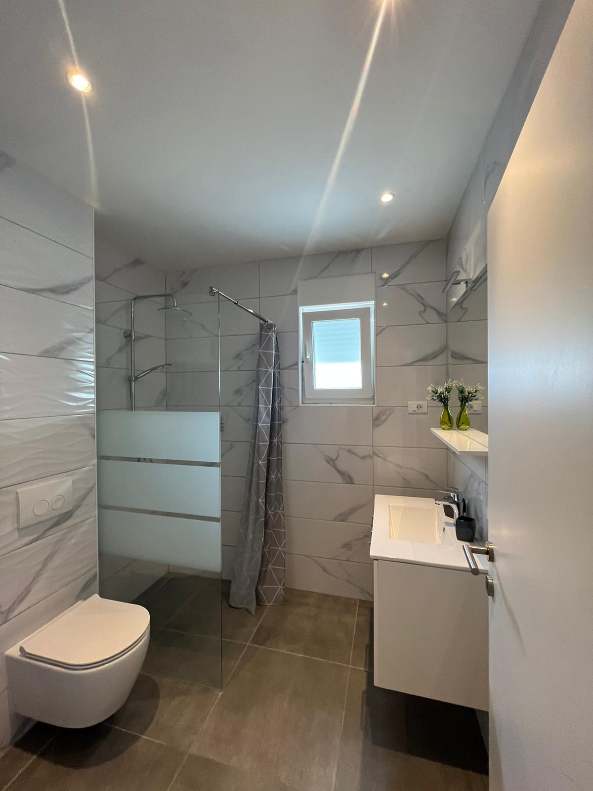 Baska Voda - Komfortowy apartament dla trzech osób z basenem (1)