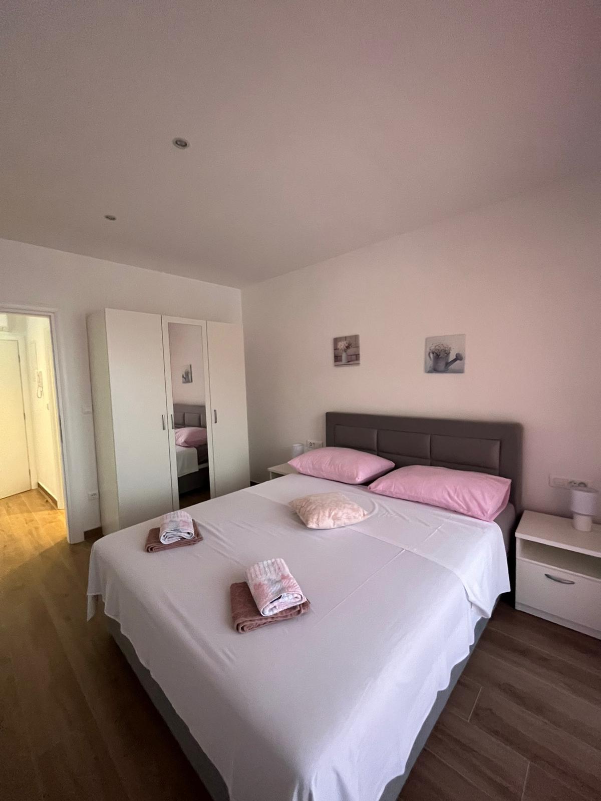 Baska Voda - Komfortowy apartament dla trzech osób z basenem (2)