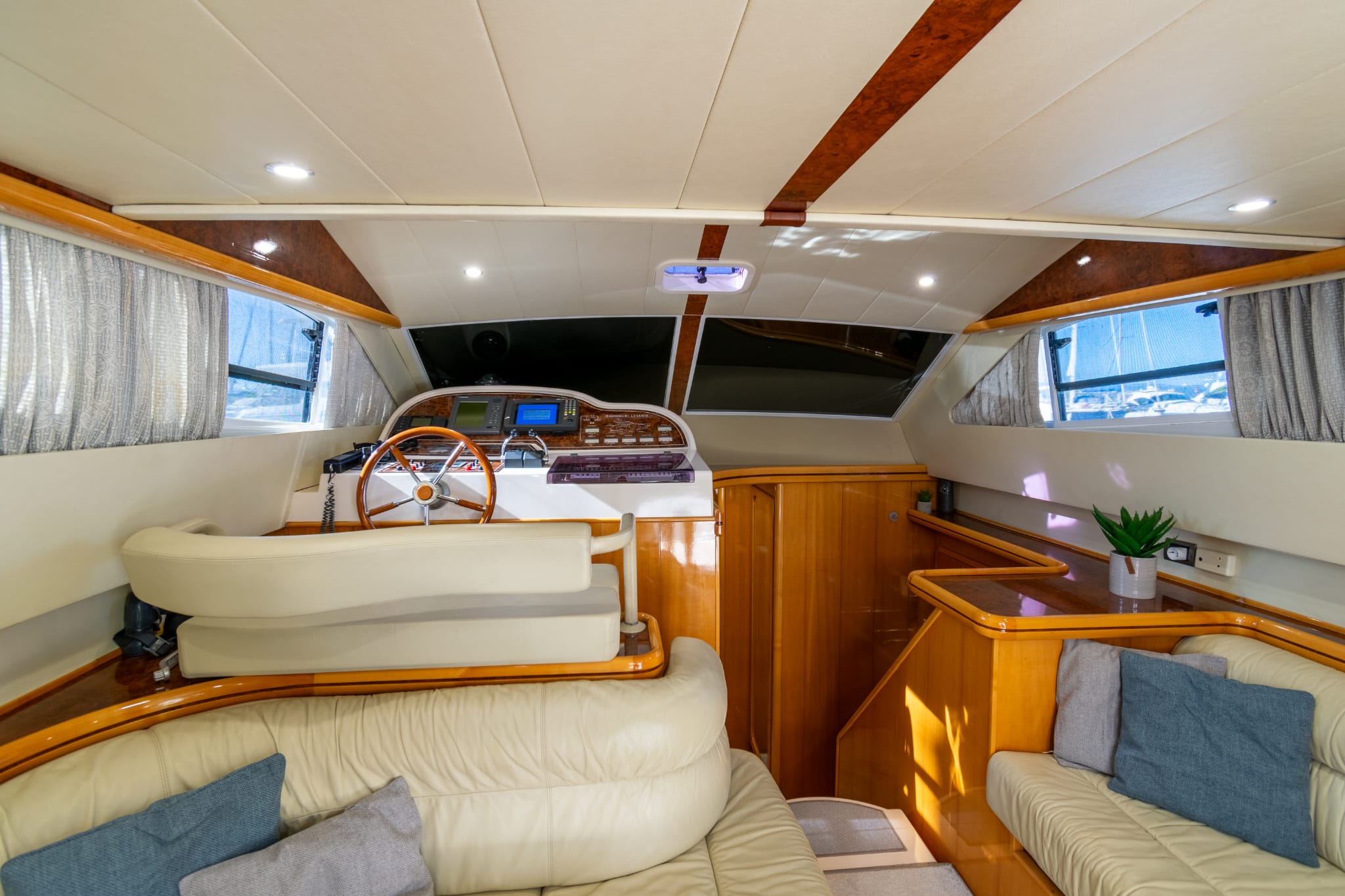 beautiful salon motor yacht lounge for charter motor jacht Raffaelli levante 43 fly