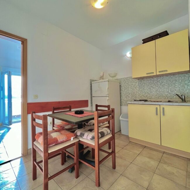 Apartament 4 (2.)