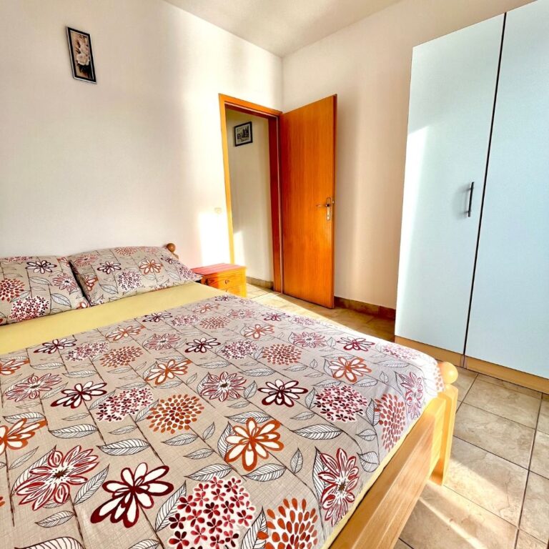 Apartament 4 (2.)
