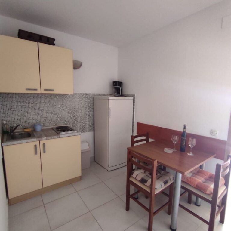 Apartament 4