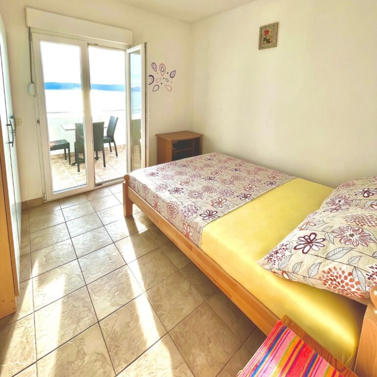 Apartament 4 (2.)