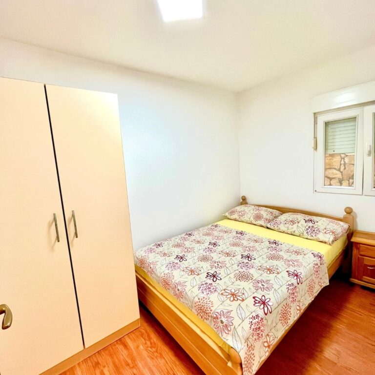 Sypialnia nr2. z łóźkiem podwójnym (160*200) - apartament 4
