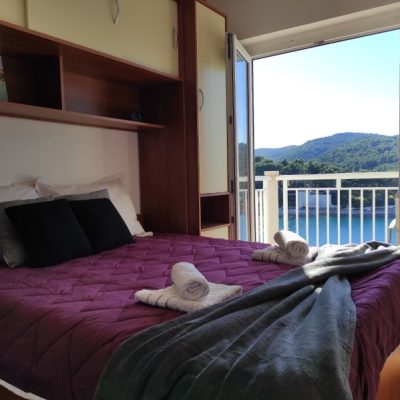 Apartamenty Doris - 50m od morza i widok na morze - wyspa Brač