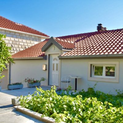 Apartamenty Doris - 50m od morza i widok na morze - wyspa Brač