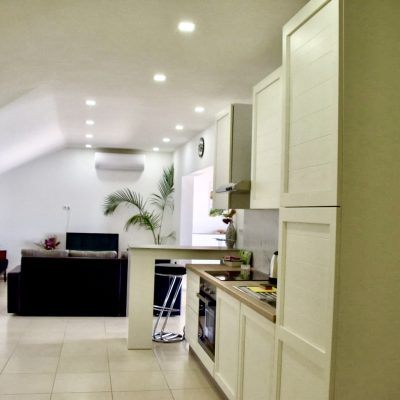 Apartamenty Doris - 50m od morza i widok na morze - wyspa Brač