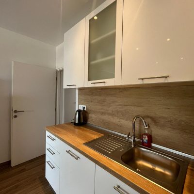 Baska Voda - Komfortowy apartament dla trzech osób z basenem (1)