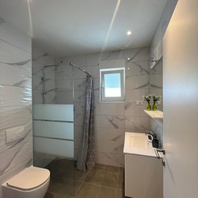 Baska Voda - Komfortowy apartament dla trzech osób z basenem (1)